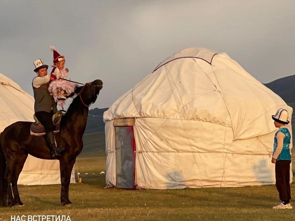 فندق Zalkar Yurt Camp Song-Kul المظهر الخارجي الصورة