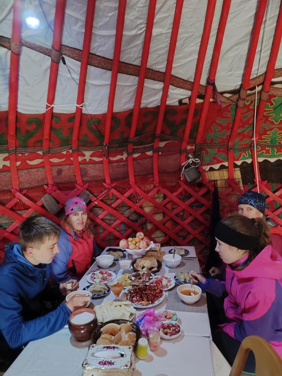 فندق Zalkar Yurt Camp Song-Kul المظهر الخارجي الصورة